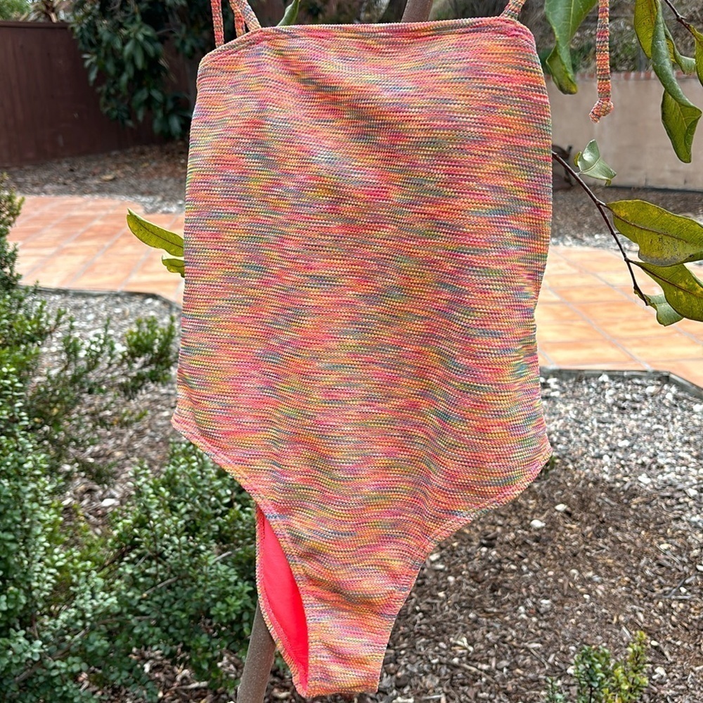 RIO BEACH colorful swimsuit size 7 (S-M) with fluorescent pink cups and lining